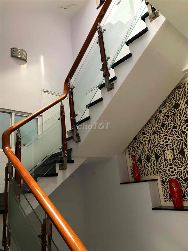 Bán nhà mặt tiền