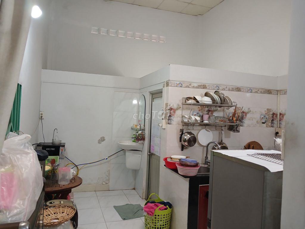 Nhà mặt tiền thụt (ngay khu chế xuất tân thuận)