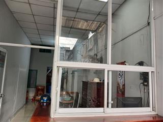 Nhà mặt tiền thụt