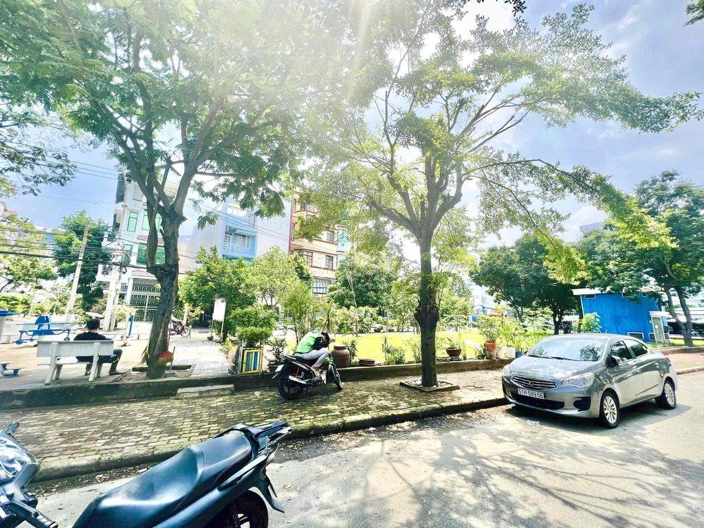 18.5 Tỷ Góc 2 Mặt Tiền View Công Viên Khu Nam Long, P. Phú Thuận, Quận