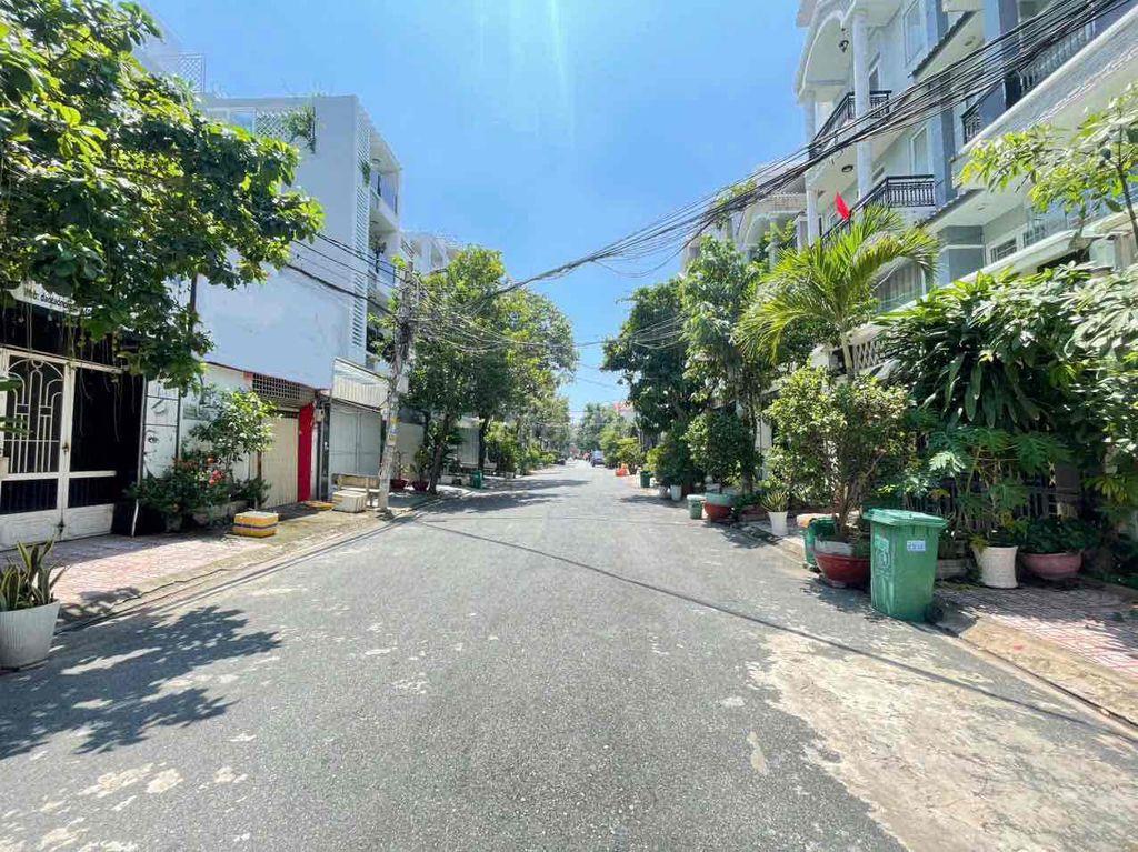Nhỉnh 13 Tỷ Nhà Phố liền kề khu Nam Long, Phường Phú Thuận, Quận 7 - n
