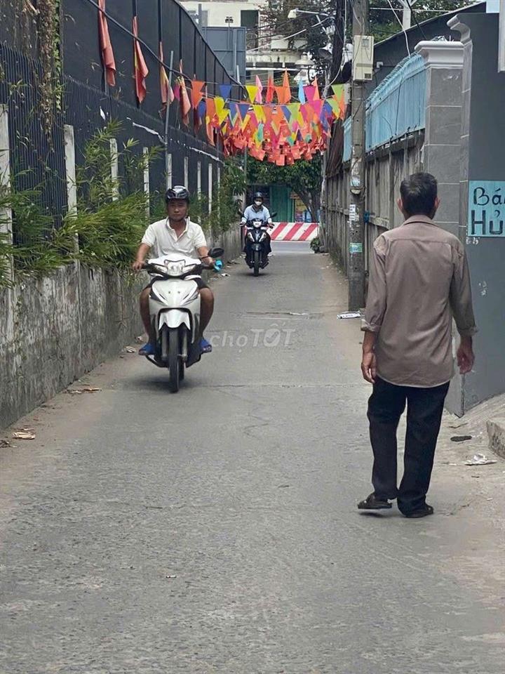 đang cần bán gấp nhà hẻm 1 1 3 5 Phú Thuận quận 7