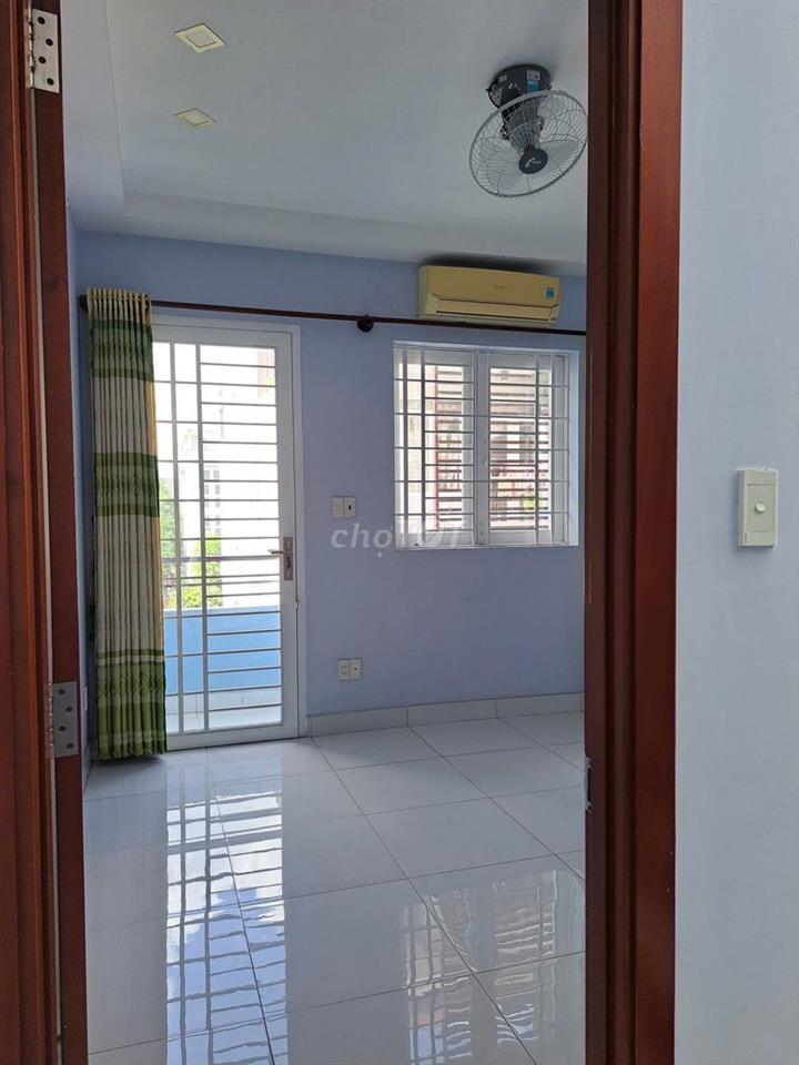 Nhà 4x10 4 Tầng 5pn 3wc nội thất cơ bản ngay chợ Tân Mỹ Q7
