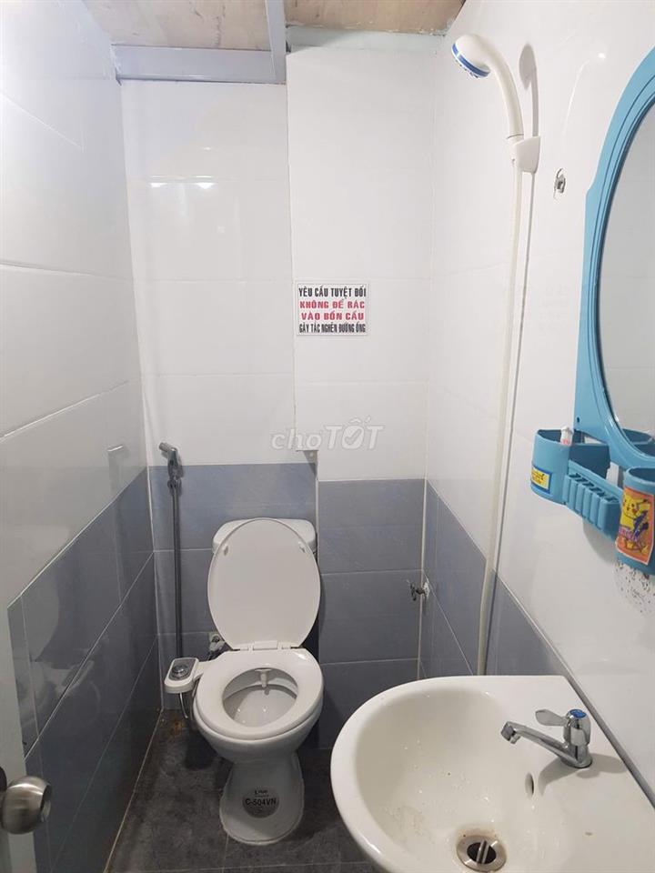 Phòng rộng đủ nội thất ở được 3 - 4 bạn giờ giấc tự do gần UFM Q7