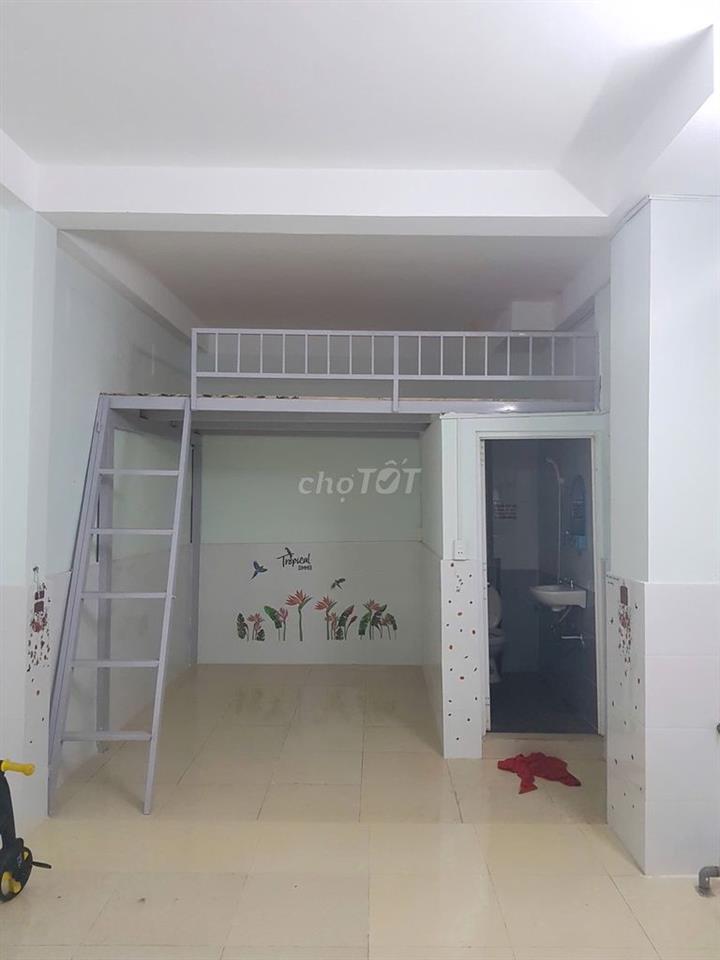 Phòng rộng đủ nội thất ở được 3 - 4 bạn giờ giấc tự do gần UFM Q7