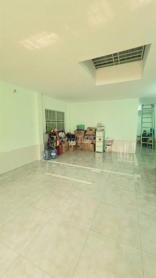Nhà 5x11 hẻm 380 Lê Văn Lương sát bên Lotte Mart hẻm cụt an ninh.