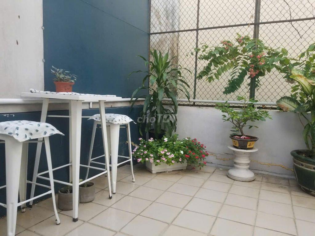 nhà 5x21 1 lầu sân thượng 3pn 2wc nội thất cơ bản hẻm 176 NTT