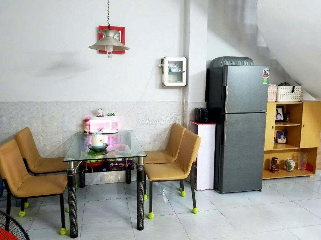 nhà 5x21 1 lầu sân thượng 3pn 2wc nội thất cơ bản hẻm 176 NTT