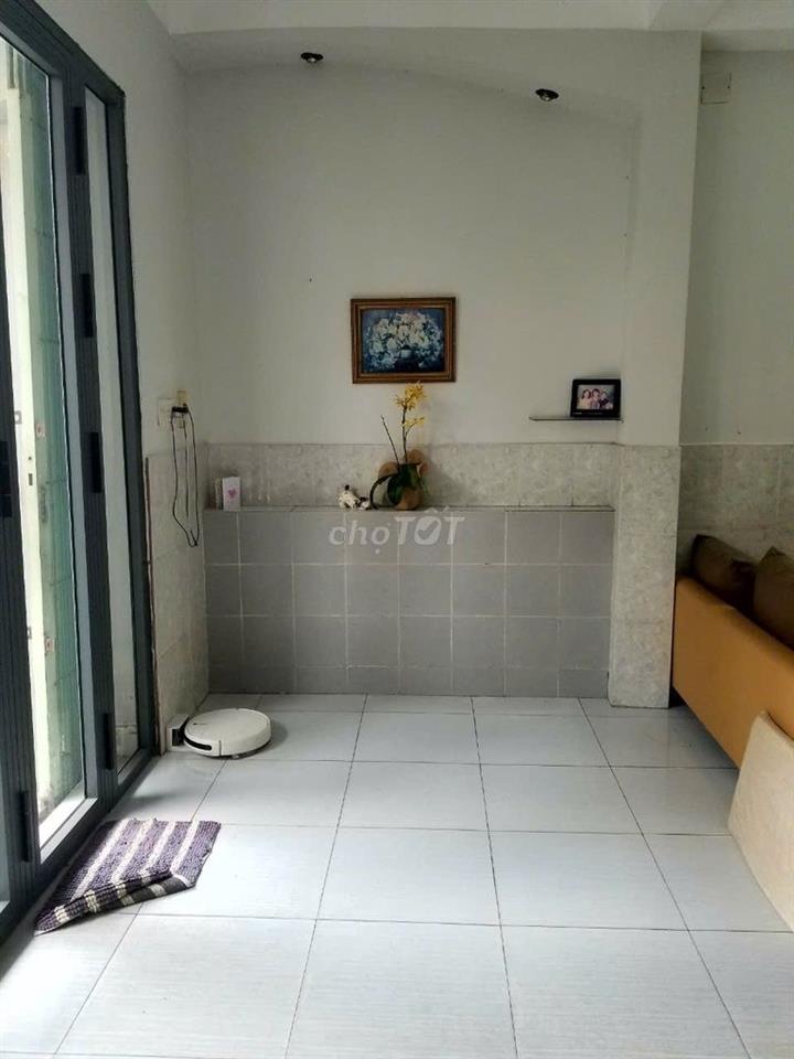 nhà 5x21 1 lầu sân thượng 3pn 2wc nội thất cơ bản hẻm 176 NTT