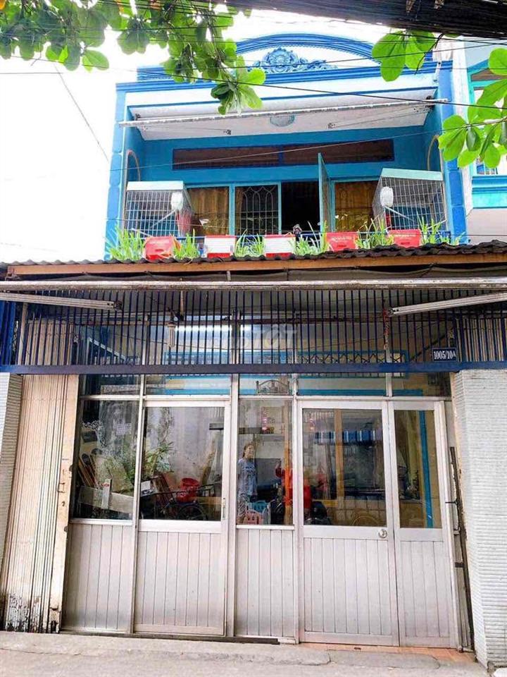 Nhà Mặt Hẻm 6m thông , cách trung tâm 1km , gần công viên
