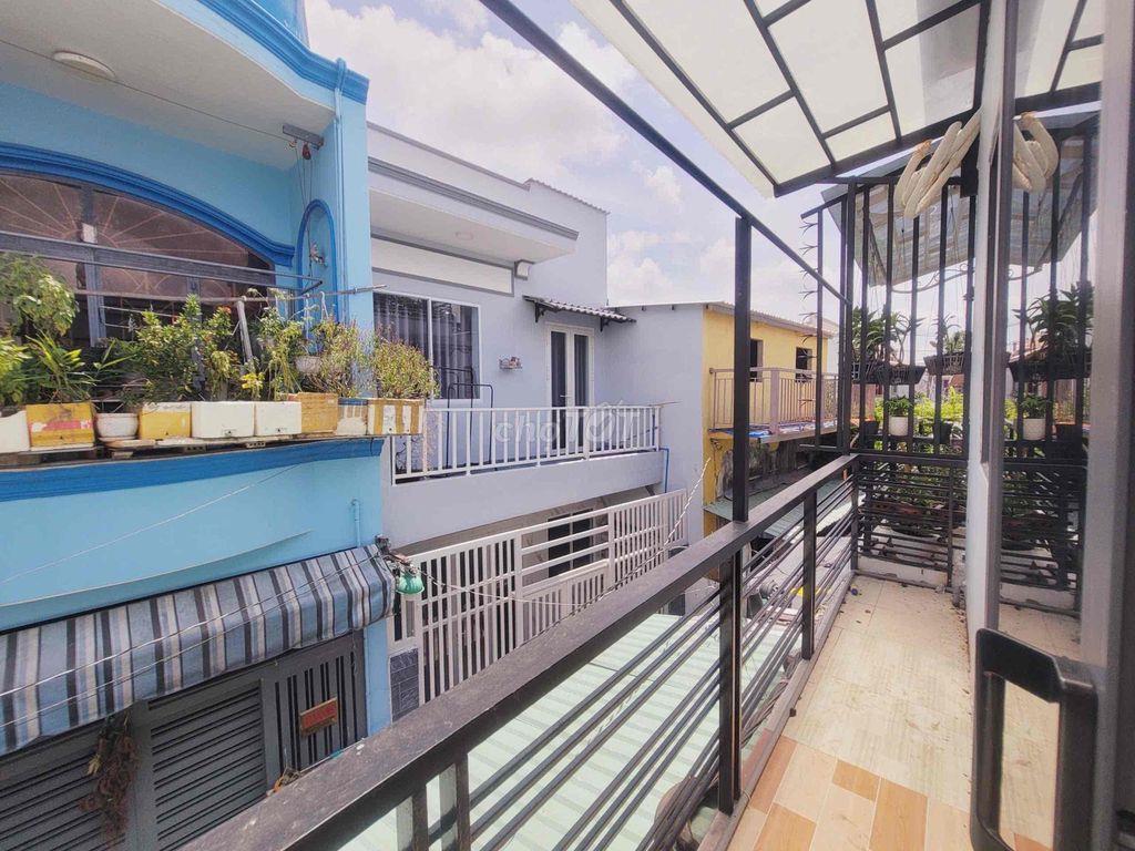 nhà nguyên căn hẽm 1428.nhà mới sạch sẽ