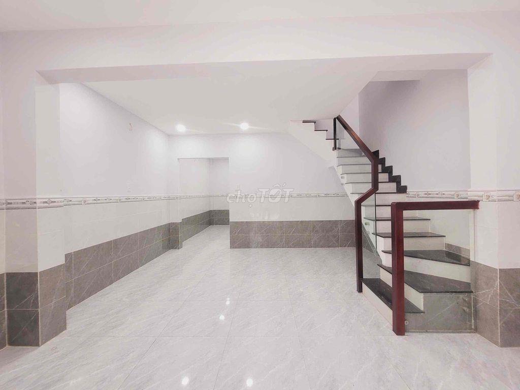 nhà nguyên căn hẽm 1428.nhà mới sạch sẽ