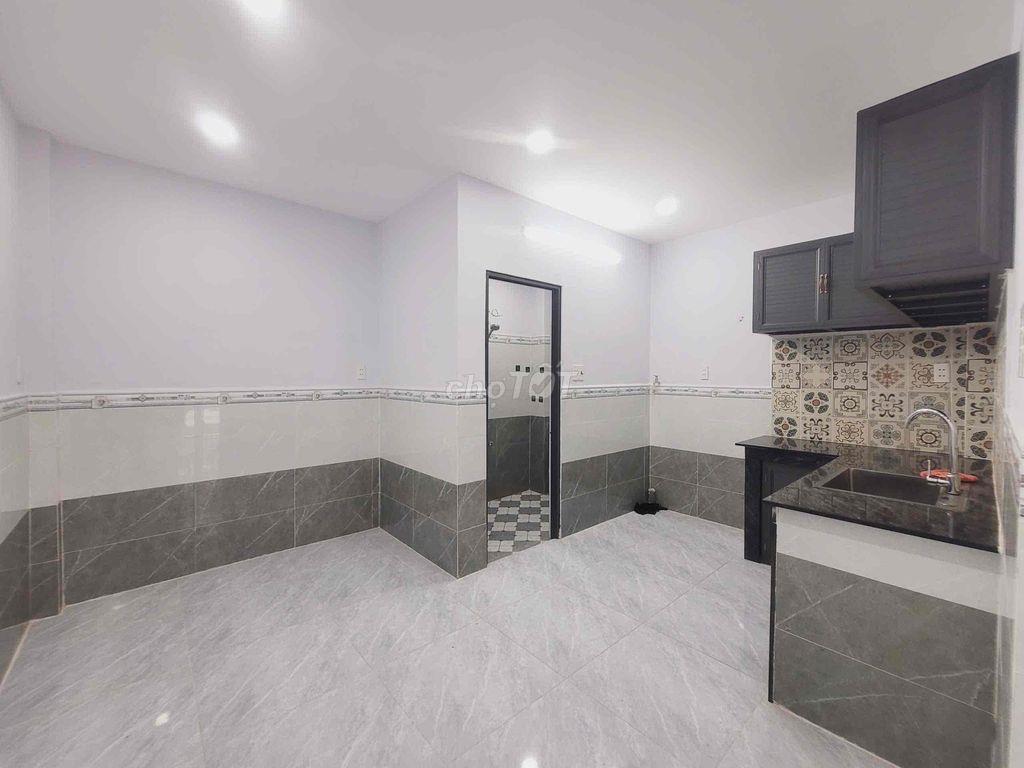 nhà nguyên căn hẽm 1428.nhà mới sạch sẽ