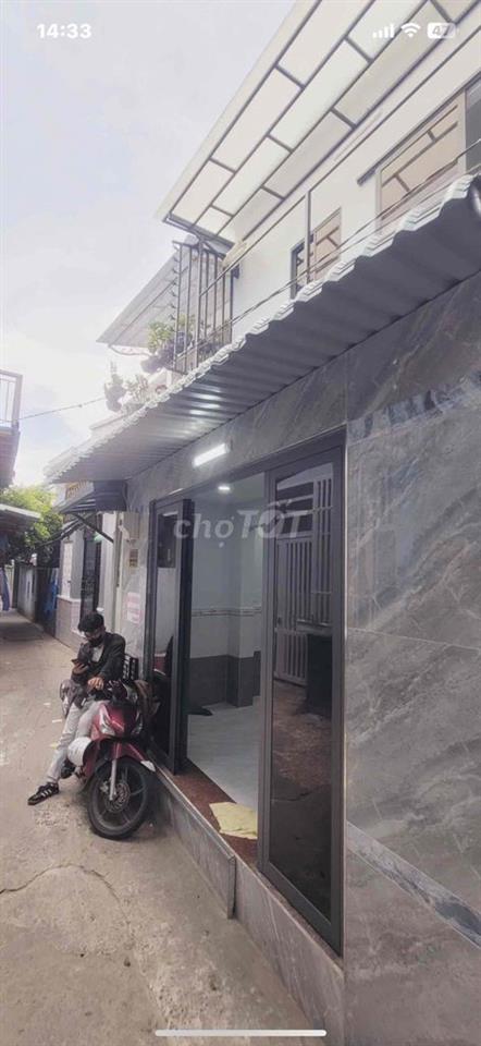 nhà nguyên căn hẽm 1428.nhà mới sạch sẽ