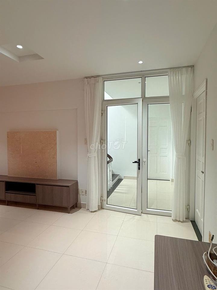 Biệt thự Sadeco diện tích 300m2 cực rộng  –giá thuê chỉ 40 triệu/tháng