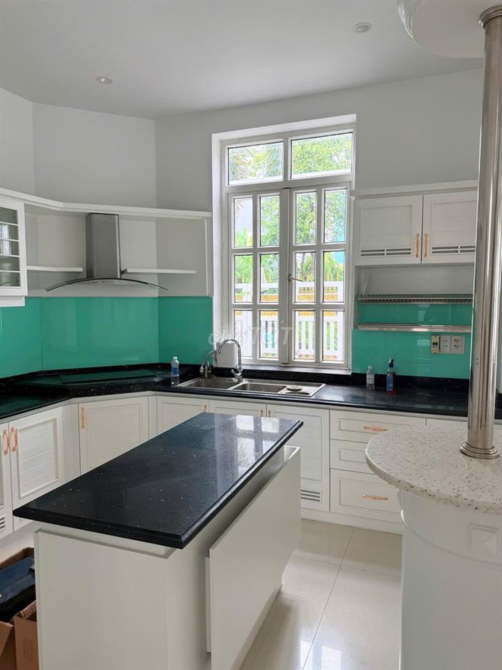Biệt thự Sadeco diện tích 300m2 cực rộng  –giá thuê chỉ 40 triệu/tháng
