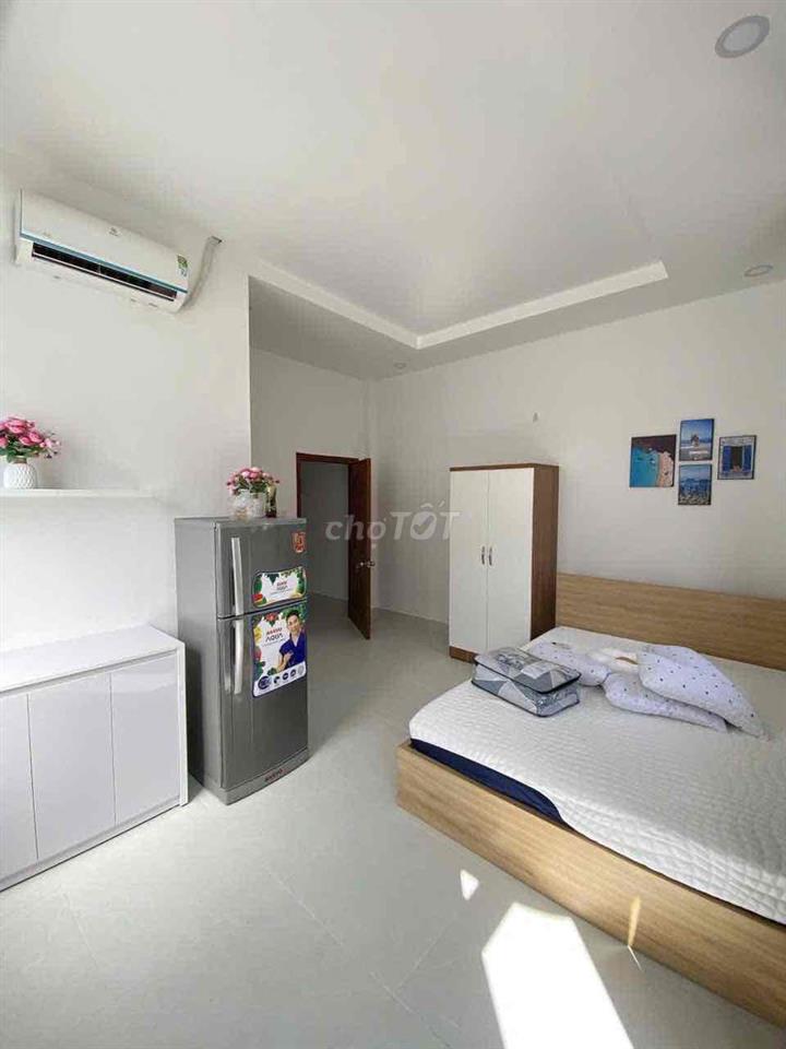 cho thuê phòng đầy đủ nội thất có ban công thoáng mát quận 7.