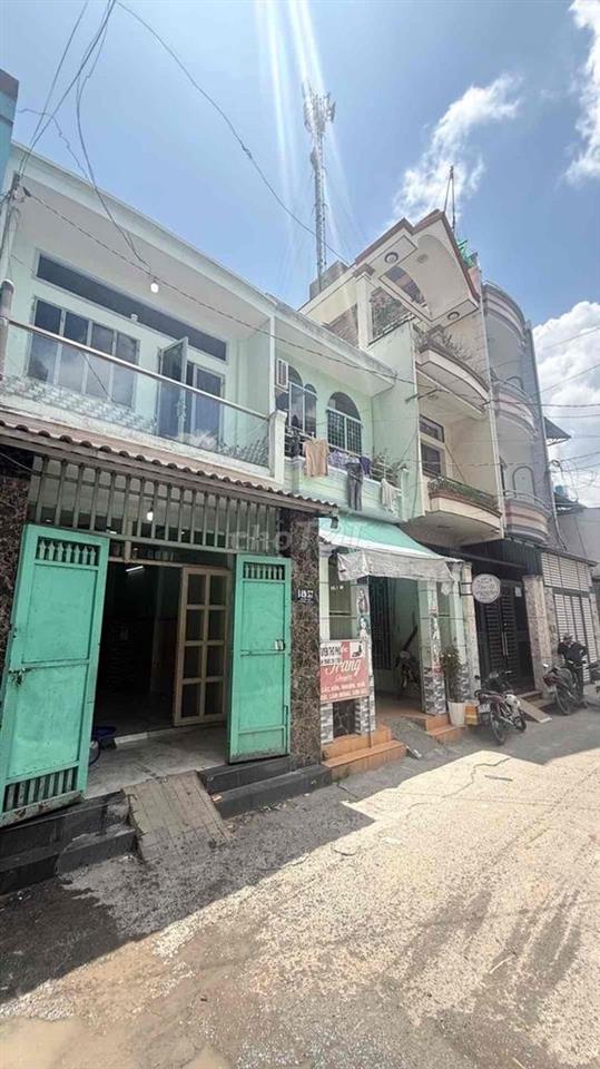 bán nhà hẻm xe hơi Trịnh đình Trọng quận Tân Phú