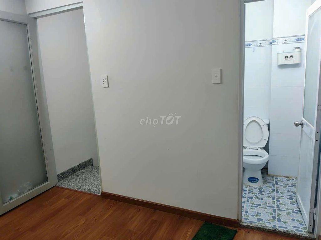 bán nhà nguyên căn có sổ hồng giá rẻ 1 trệt 2 lầu