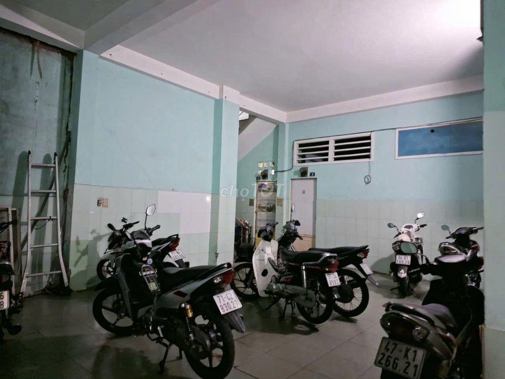 Cần Bán cực gấp Mặt phố Vip Bùi Văn Ba, Quận 7-180m2, mt 10m