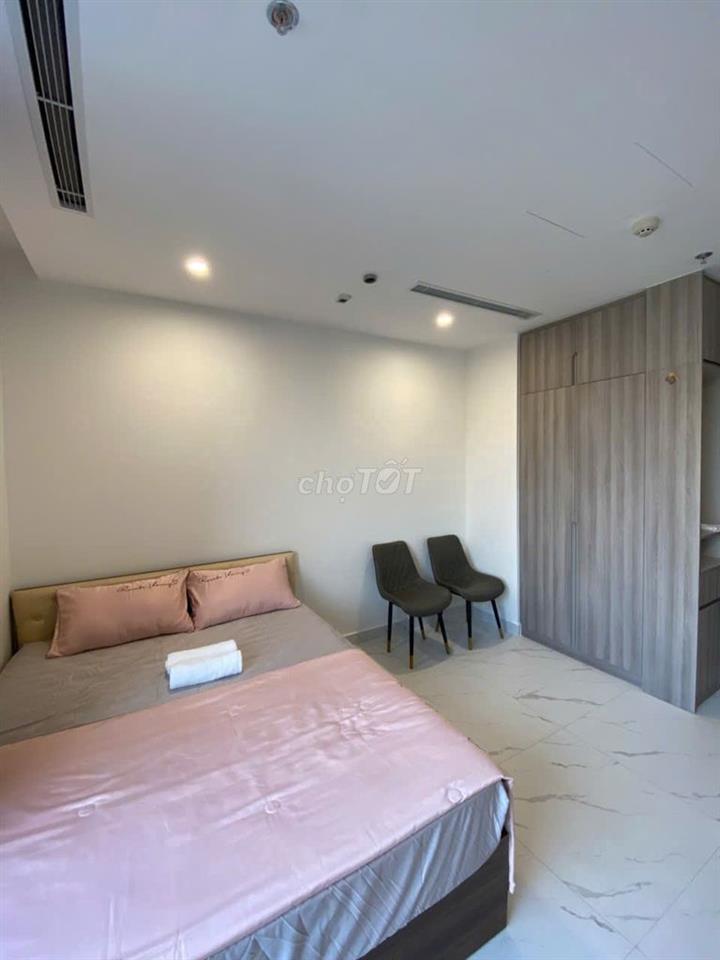 Cho thuê Studio Opus one 1. Tầng cao- view bể bơi, công viên giá 9 tr