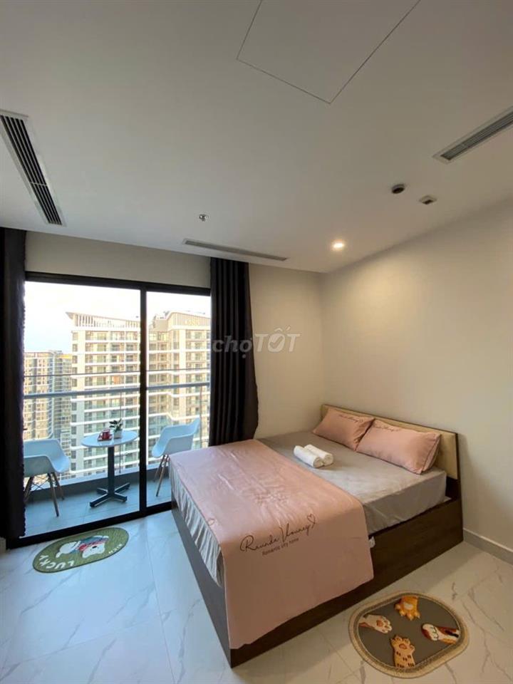 Cho thuê Studio Opus one 1. Tầng cao- view bể bơi, công viên giá 9 tr