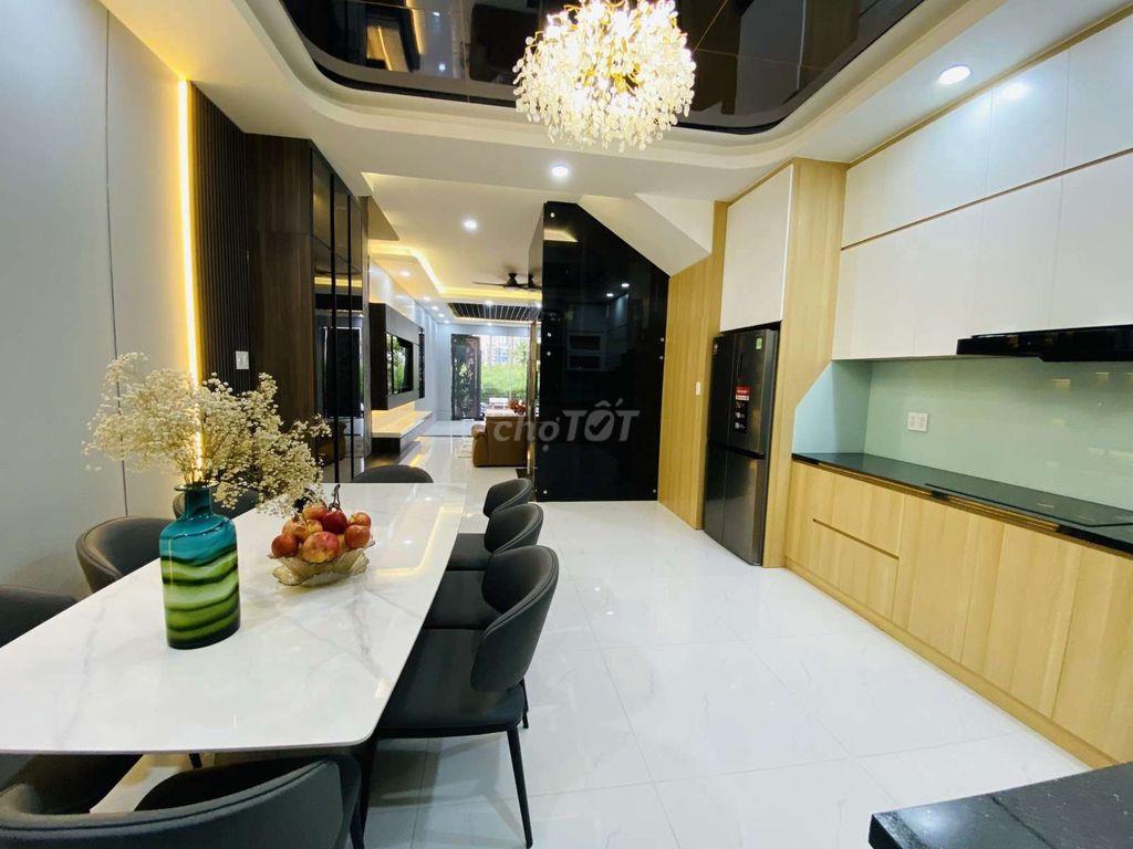 Bán Nhà Đẹp 4 Tầng Full Nội Thất, 90m², Thang Máy, Chỉ 16 Tỷ 5, Quận 7