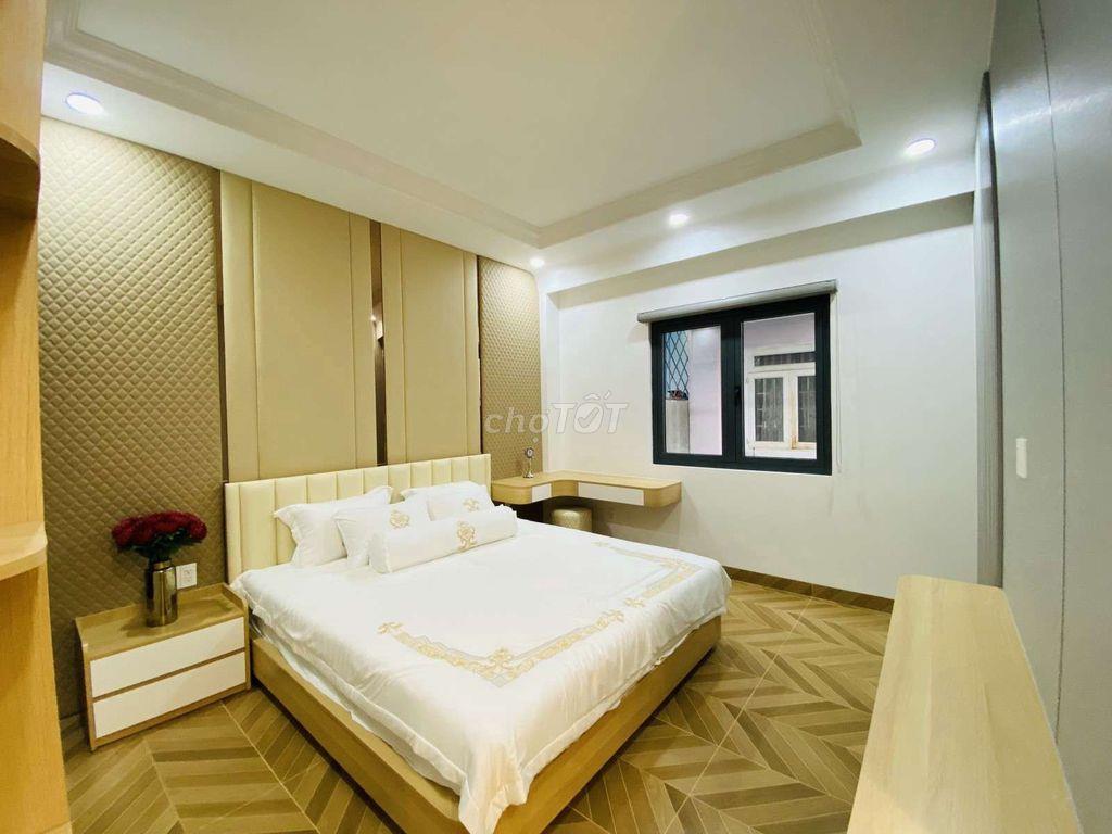 Bán Nhà Đẹp 4 Tầng Full Nội Thất, 90m², Thang Máy, Chỉ 16 Tỷ 5, Quận 7