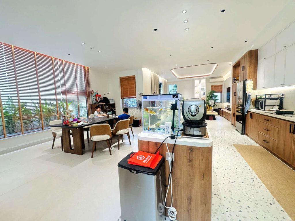 Biệt Thự Đẹp 3 Tầng, Full Nội Thất, 160m2, 9x18, Chỉ 17 Tỷ, Quận 7