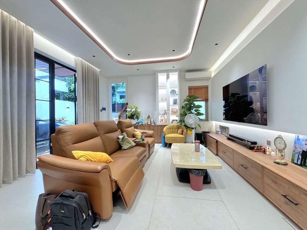 Biệt Thự Đẹp 3 Tầng, Full Nội Thất, 160m2, 9x18, Chỉ 17 Tỷ, Quận 7