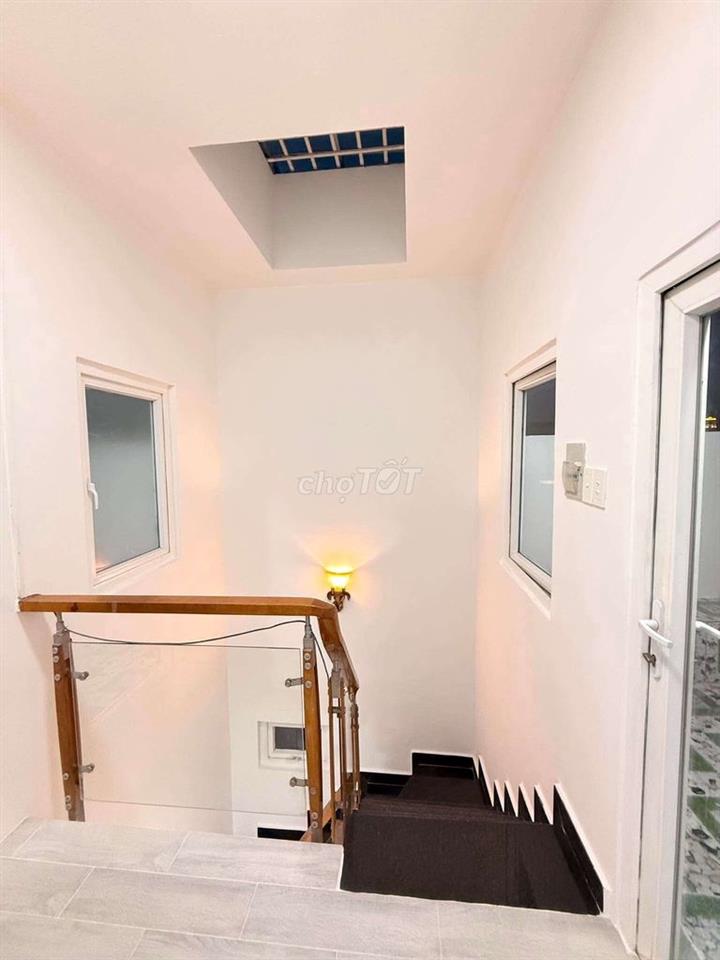 Bán Biệt Thự Mini 4 Tầng, 200m² Sàn, Đường 14m, Chỉ 8 Tỷ 5, Quận 7