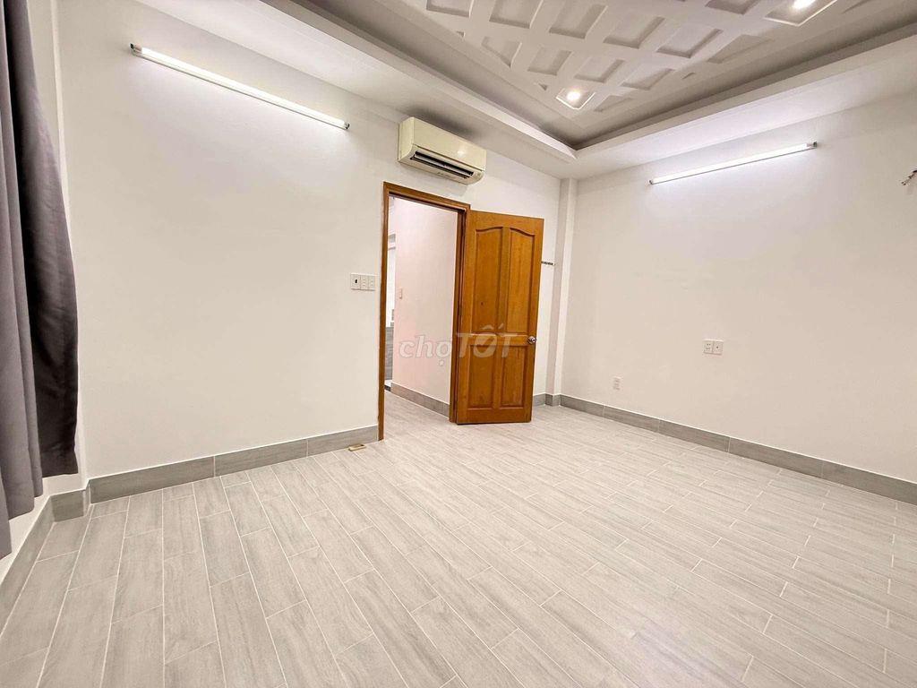 Bán Biệt Thự Mini 4 Tầng, 200m² Sàn, Đường 14m, Chỉ 8 Tỷ 5, Quận 7