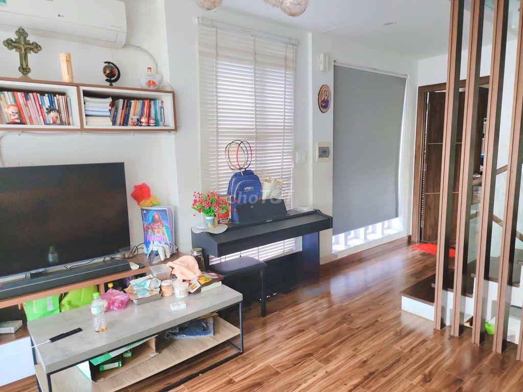 Bán Nhà Đẹp 4 Tầng, Lô Góc, Ô Tô Đỗ Cửa, 190m² Sàn, Chỉ 8 Tỷ 5, Quận 7