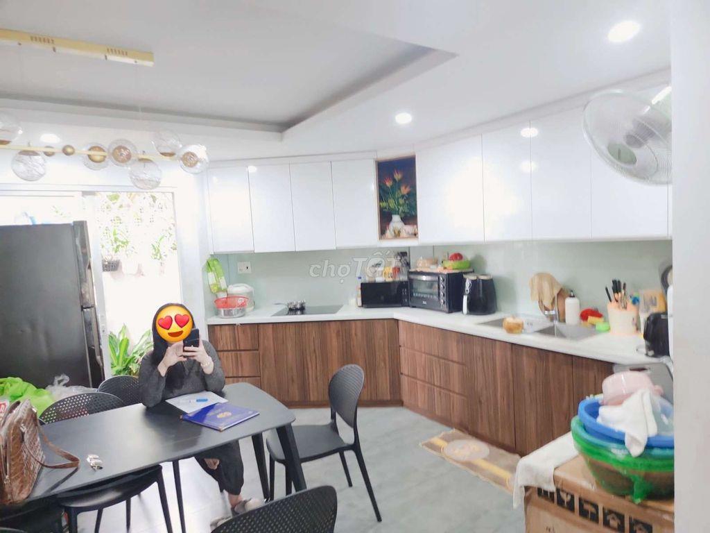 Bán Nhà Đẹp 4 Tầng, Lô Góc, Ô Tô Đỗ Cửa, 190m² Sàn, Chỉ 8 Tỷ 5, Quận 7