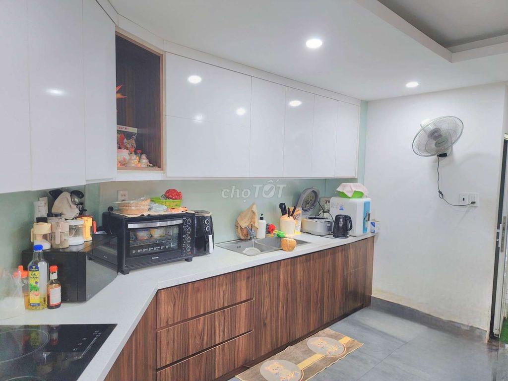 Bán Nhà Đẹp 4 Tầng, Lô Góc, Ô Tô Đỗ Cửa, 190m² Sàn, Chỉ 8 Tỷ 5, Quận 7