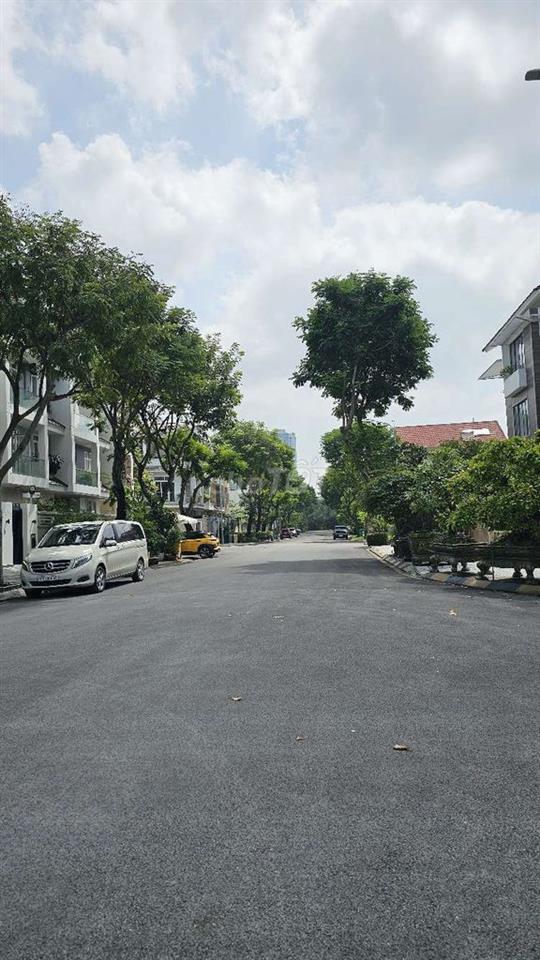 Bán lôđaats góc 2 mặt tiền đường số tân phong ven sông 5x18 giá 15 tỷ