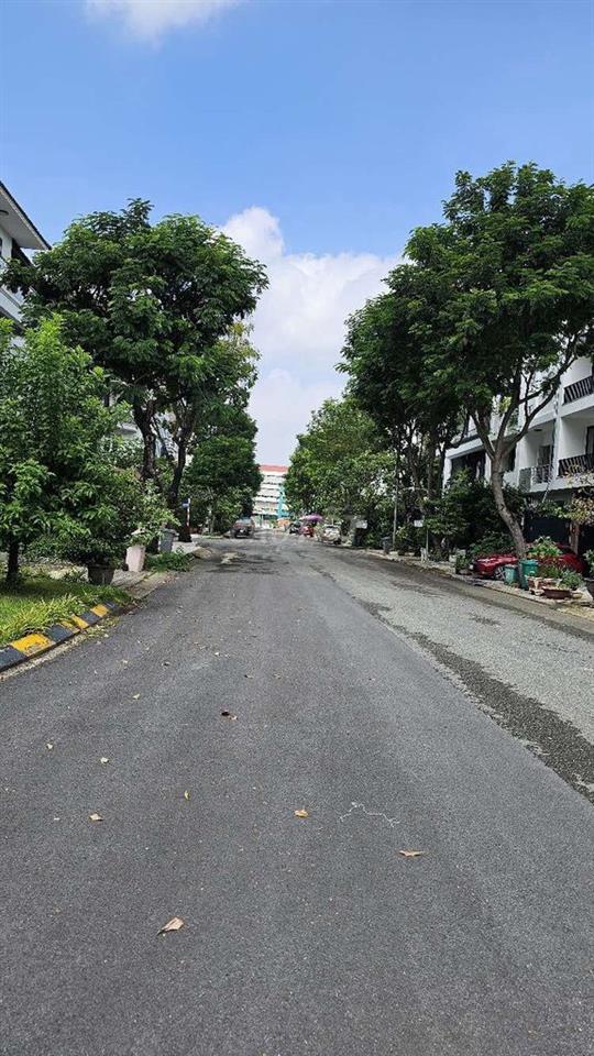 Bán lôđaats góc 2 mặt tiền đường số tân phong ven sông 5x18 giá 15 tỷ