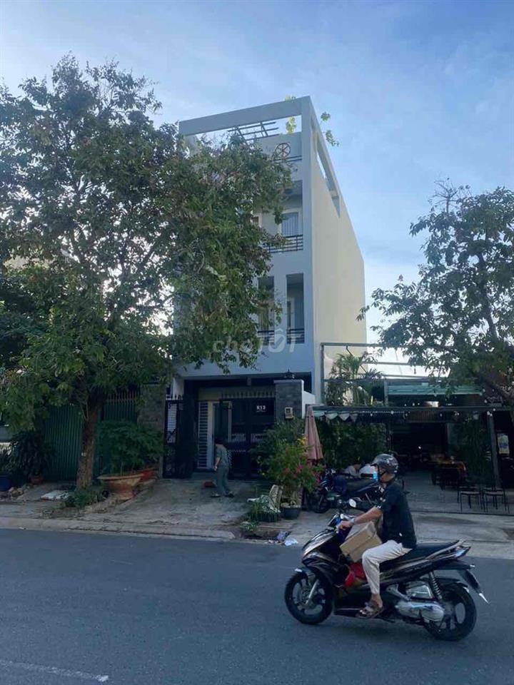 Nhà bán mặt tiền đường D1- Phú Mỹ- Q7