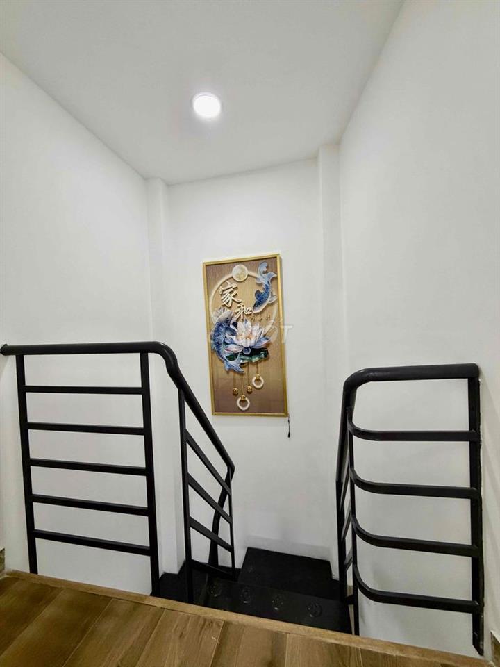cần bán nhà 2 lầu hẻm 1041 trần xuân soạn 2ptollet giá 1,1ty(TL)