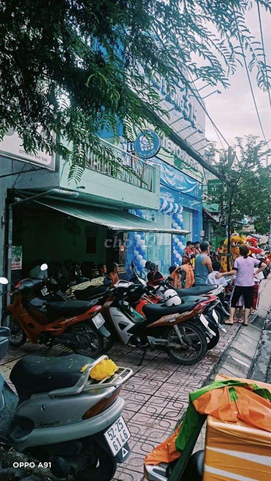 Bán nhà mặt tiền Huỳnh Tấn Phát.