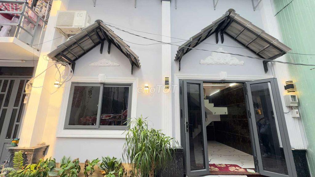Bán nhà Quận 7 giá rẻ, đường lớn xe hơi tới nhà.. cách phú Mỹ Hưng 1km