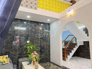 Bán nhà Quận 7 giá rẻ, đường lớn xe hơi tới nhà.. cách phú Mỹ Hưng 1km