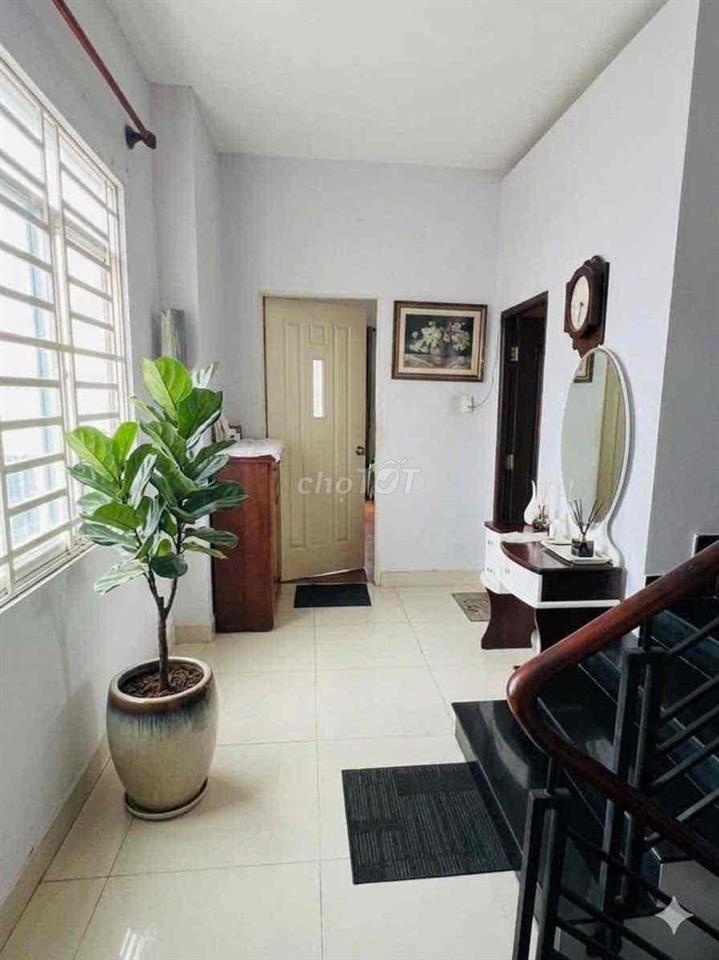 BIỆT THỰ -Q7-NGANG 8M-XH TRÁNH NHAU-HOÀN CÔNG ĐỦ