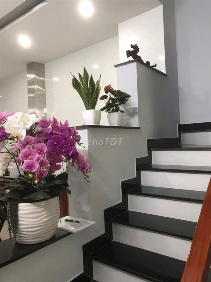 NHÀ PHỐ HIỆN ĐẠI, KHU CƯ XÁ NGÂN HÀNG, Q.7