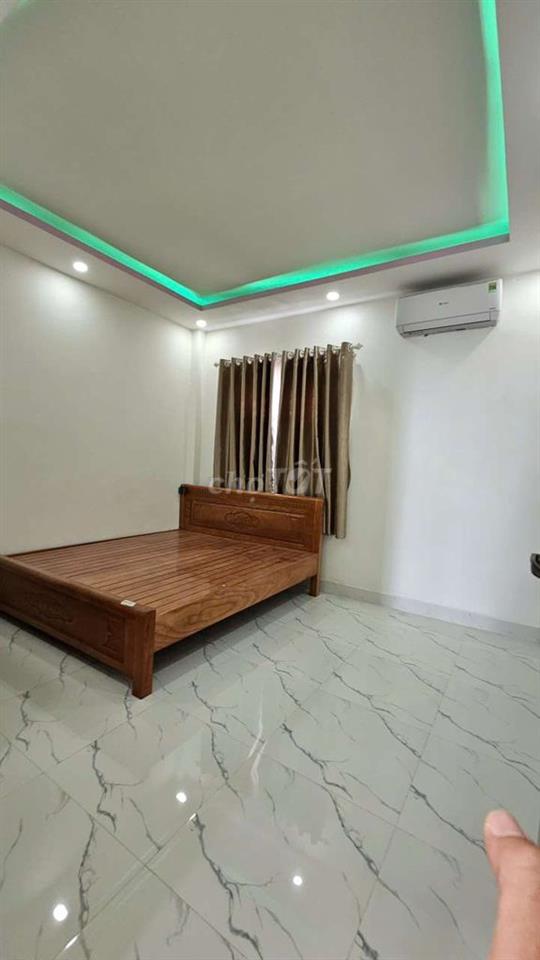 NHÀ 2 LẦU+ST+4PN HẺM 1056 HTP