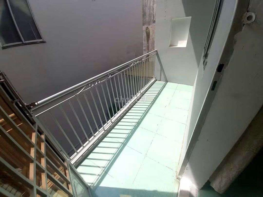 Nhà thuê sát bên kcx tân thuận, dt 4x15m 1 lầu 2pn 2wc