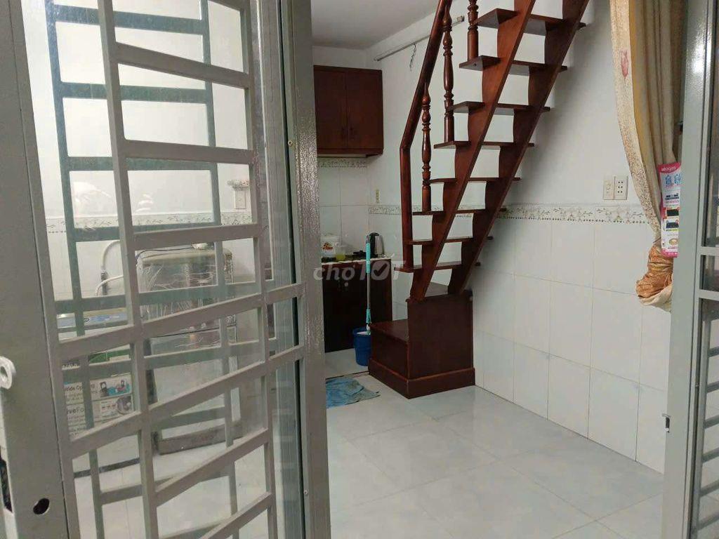 nhà nhỏ điện nước chính, gần chợ tân quy. trường học
