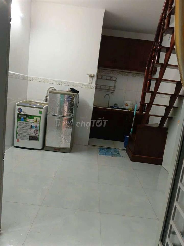 nhà nhỏ điện nước chính, gần chợ tân quy. trường học