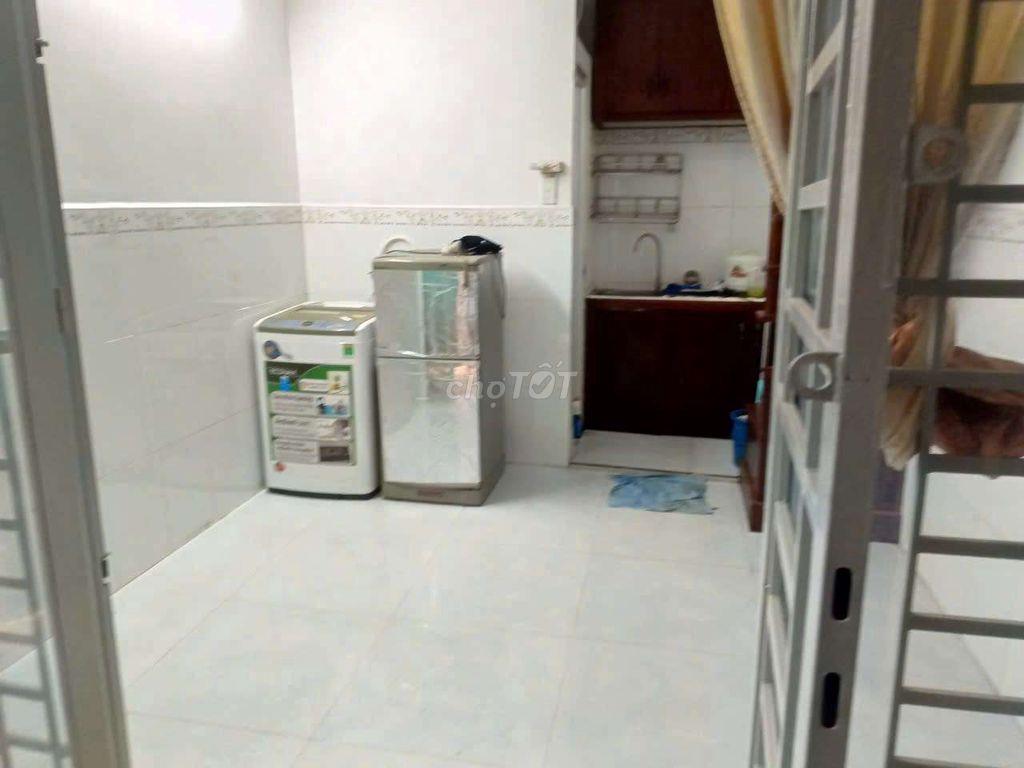 nhà nhỏ điện nước chính, gần chợ tân quy. trường học
