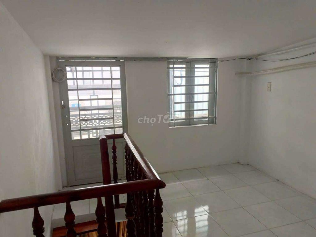 nhà nhỏ điện nước chính, gần chợ tân quy. trường học